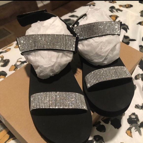 NWT Steve Madden Sandals - Picture 1 of 4